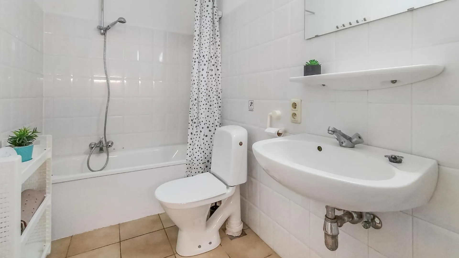 Beautiful Apartment In Bredene With Kitchen